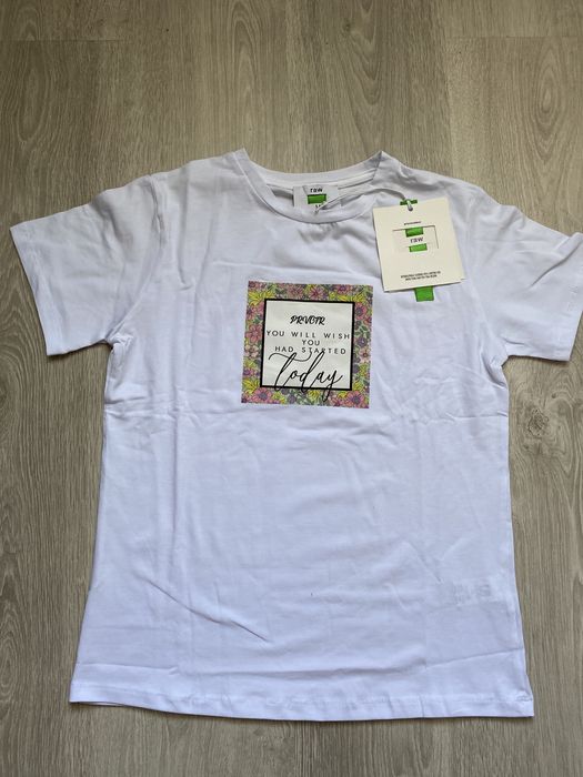 Продам новый костюм фирмы Raw