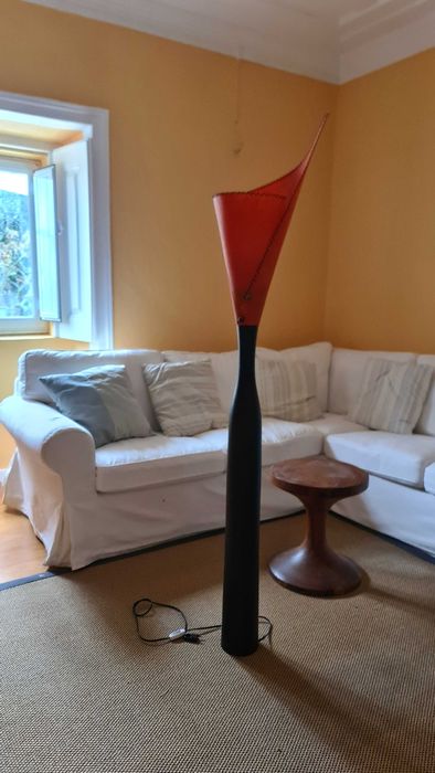 Candeeiro de pé laranja