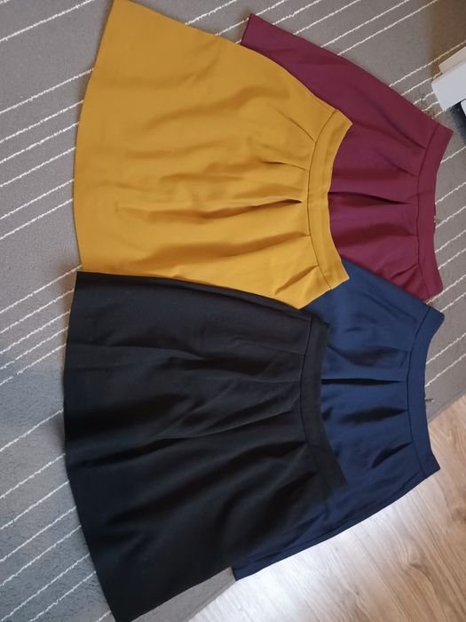 4 spódniczki Stradivarius XS i S