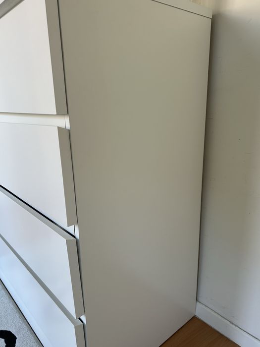 Cómoda branca Ikea 4 gavetas