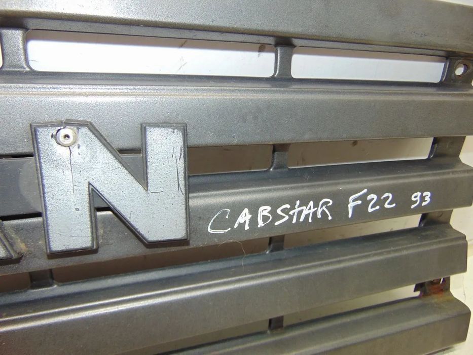 Nissan Cabstar grelha " usado em bom estado