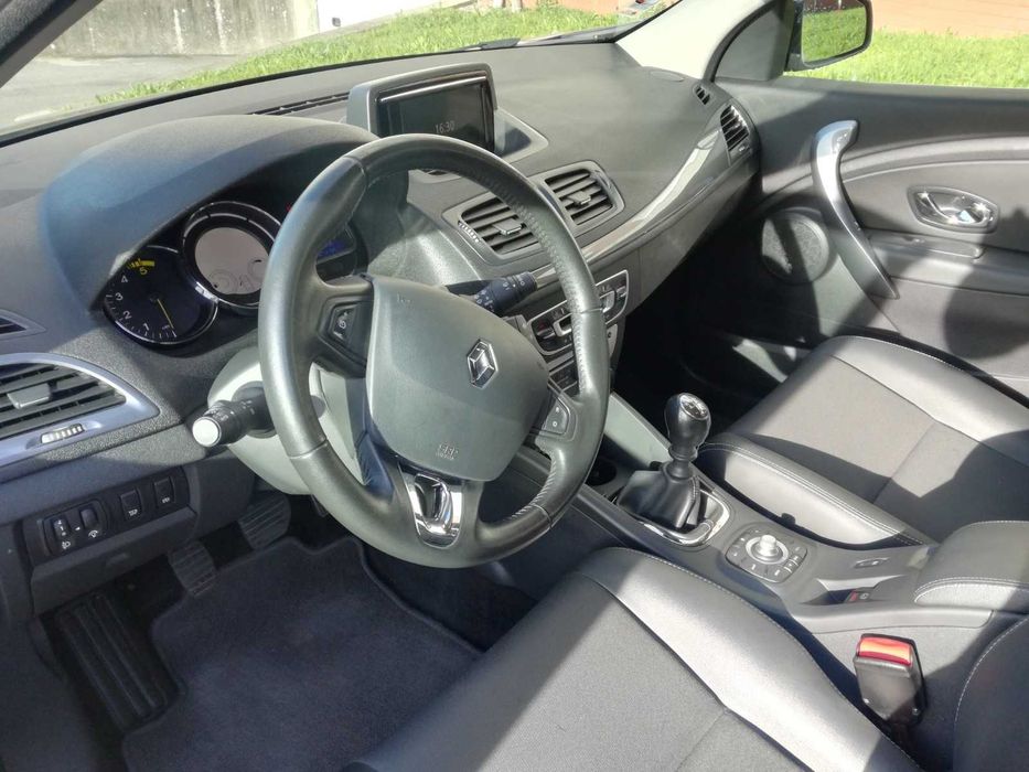 Renault Mégane Sport Tourer 1.5 dCi 2015 – Muito estimada – Manutenção recente