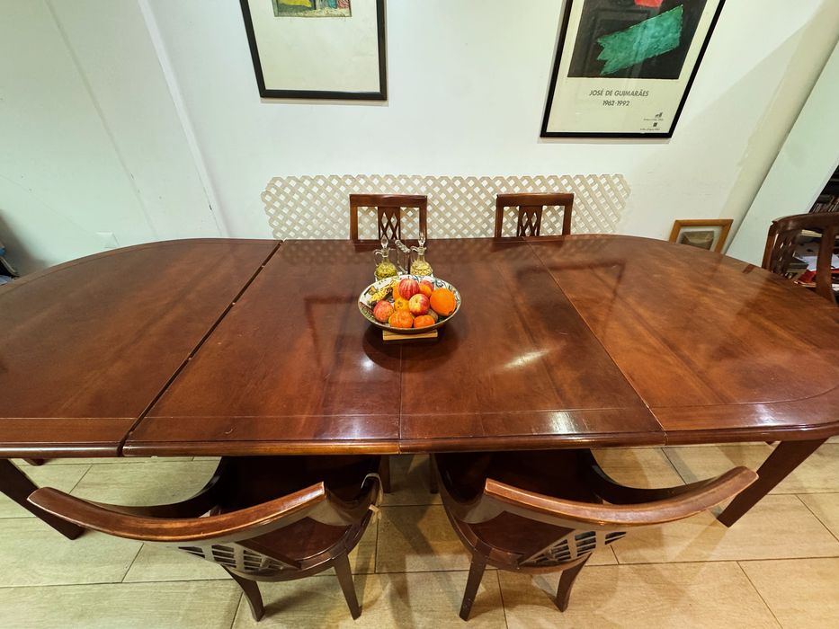 Vende-se Mesa extensivel (madeira cerejeira) com cadeiras