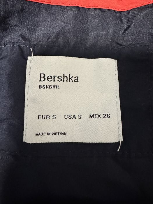 Куртка анорак від Bershka