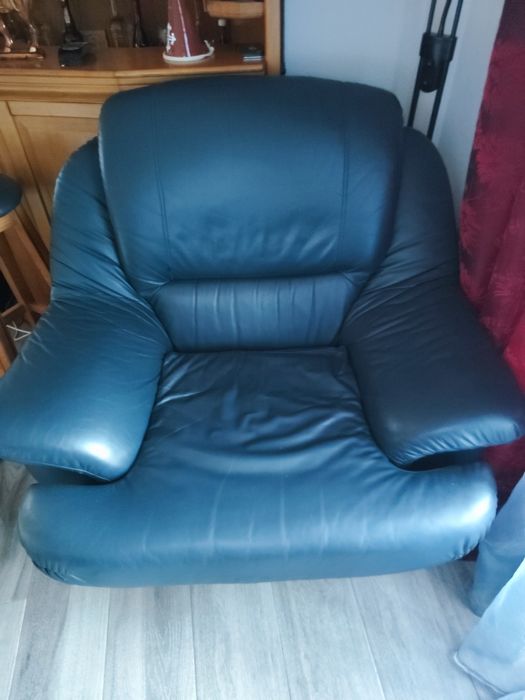 Sofá de pele azul marinho