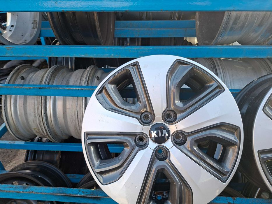 Легкосплавні диски з ковпаками KIA 5/114,3R16 6,5J ET45 КІА 2016рік .