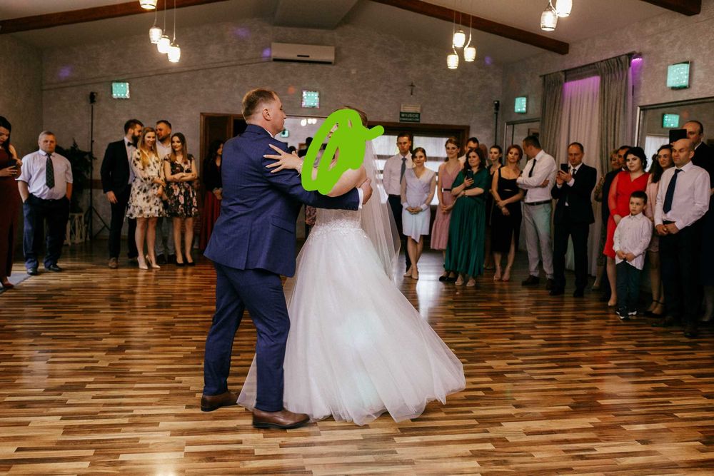 Suknia ślubna z tiulem