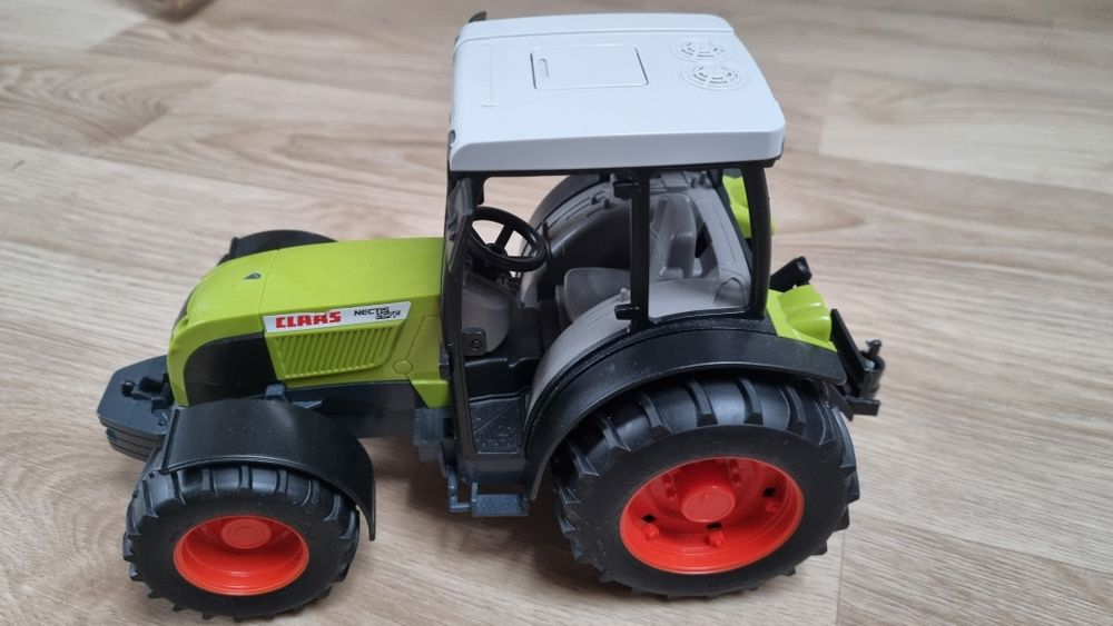 Traktor z przyczepą bruder