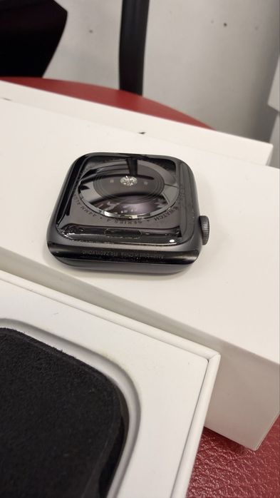 Смарт годинник Apple Watch series 4 44mm