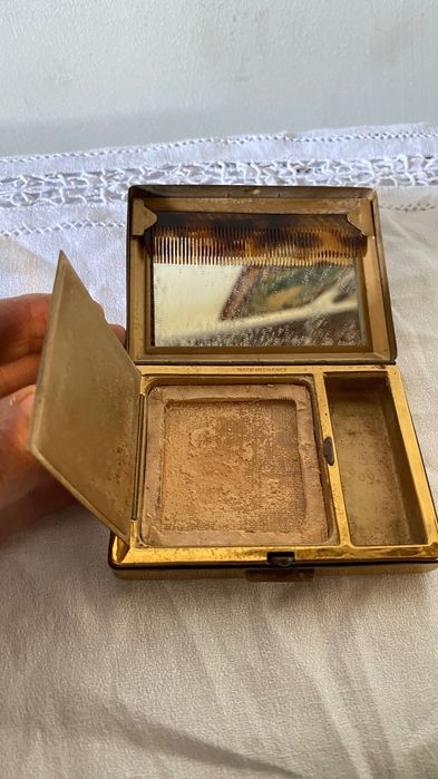 Estojo antigo para pó de arroz