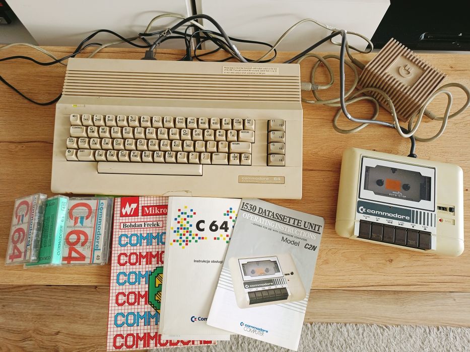 Komputer Commodore C64 C + gratisy