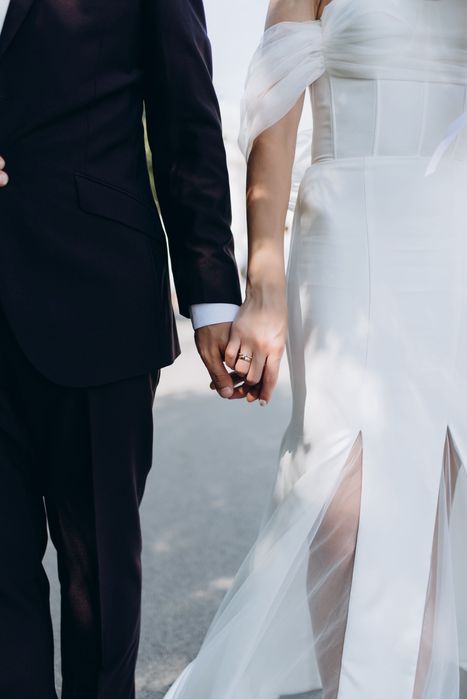 Продам весільну сукню