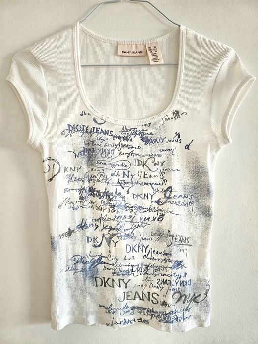 T-shirt canelada branca DKNY