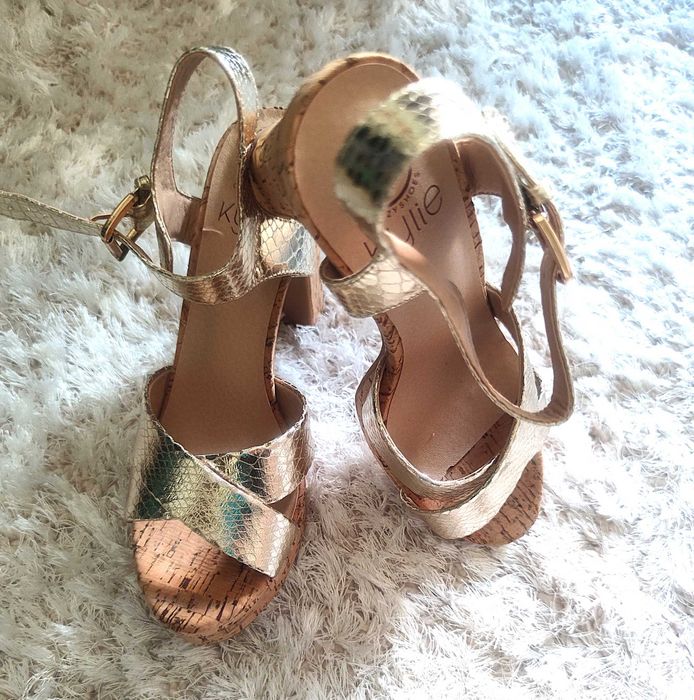 Sandálias Douradas Kylie Crazy – Tamanho 40 – Novas