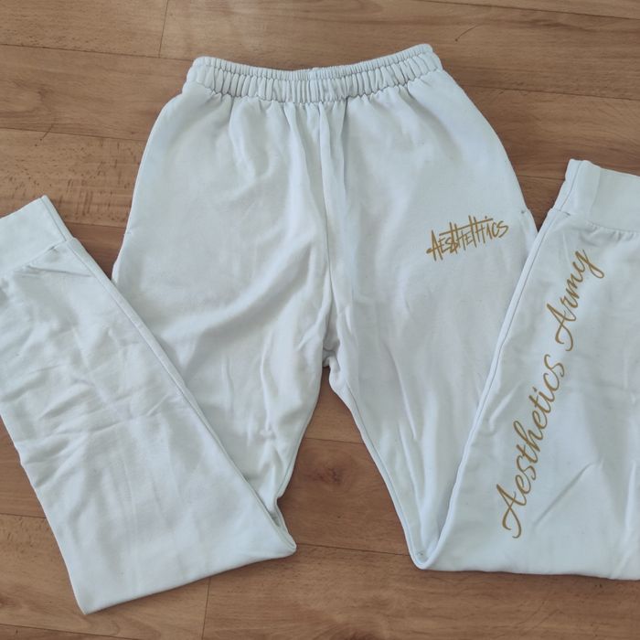 Жіночі спортивні штани Aesthetic Army