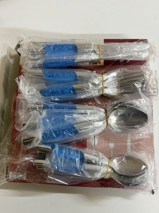 Conjunto de talheres NOVO 24 peças