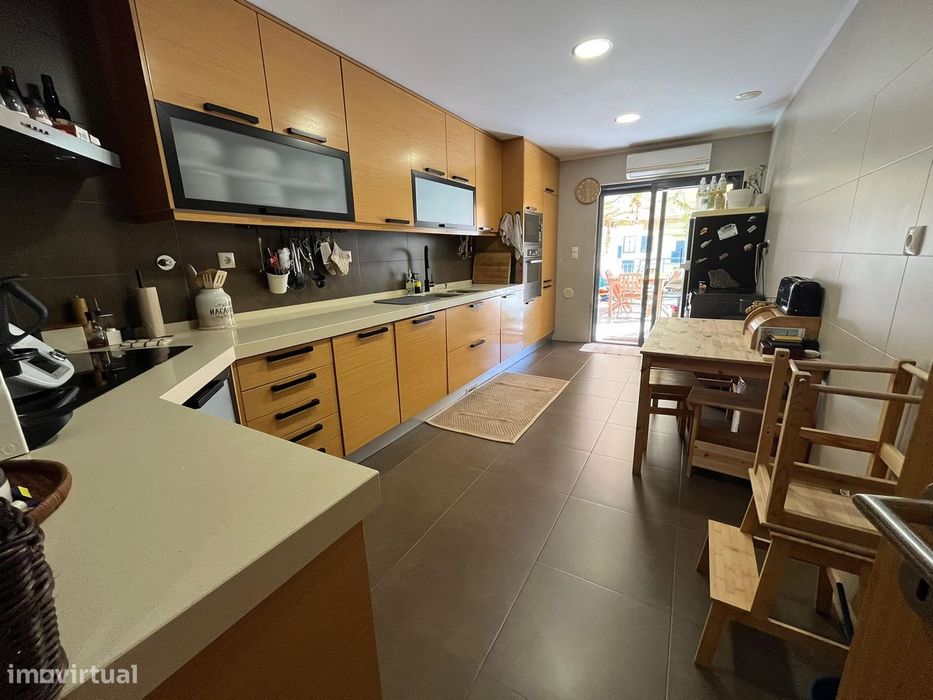 T2 com terraço de 65m2, box e arrecadação - Atalaia, Amadora