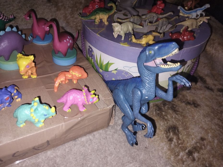 Dinozaury: Kinder, pieczątki i inne