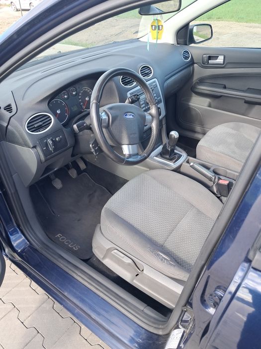 Ford focus2  1.6 benzyna