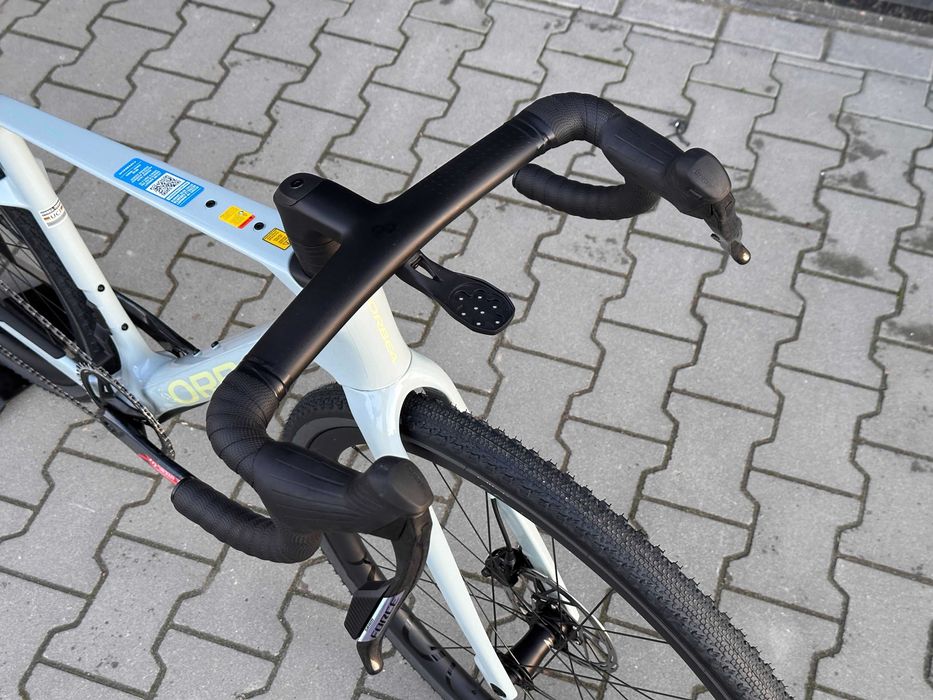 Rower gravelowy Orbea Terra M21e Tanie koła OQUO rc30team S oraz M