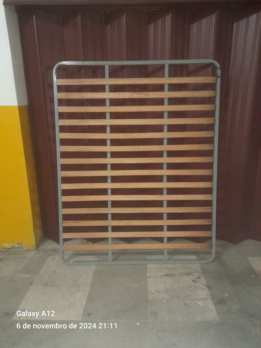 Estrados de ferro e ripas solteiro e casal