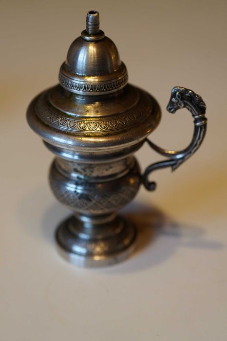 srebrna lampa oliwna