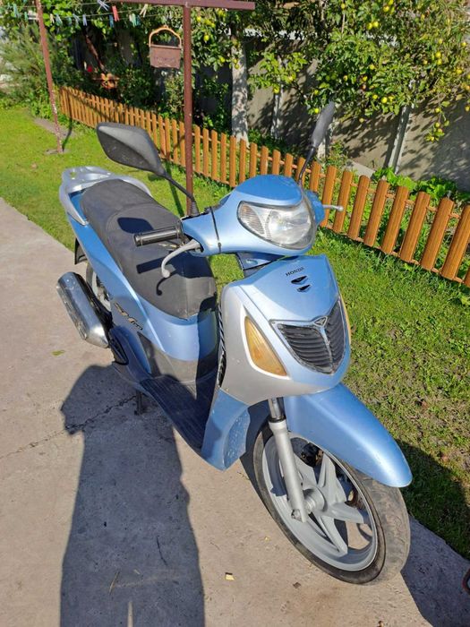 Продам скутер хонда сш 150
