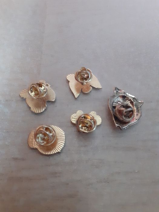 Przypinki metalowe