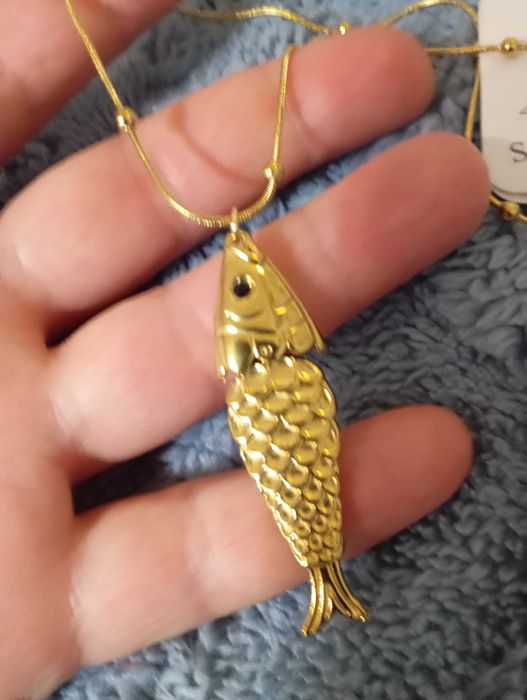 Colares e brincos em inox