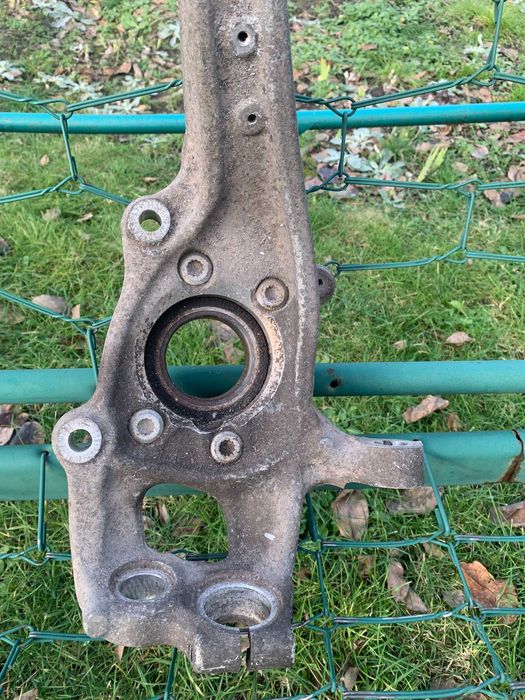 Поворотний кулак лівий Цапфа Audi Q5 8R0 2013р 4GO 407 241 C