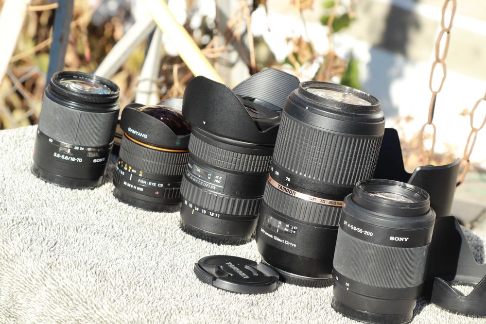 SONY Alpha a77 + 16-50mm f/2.8