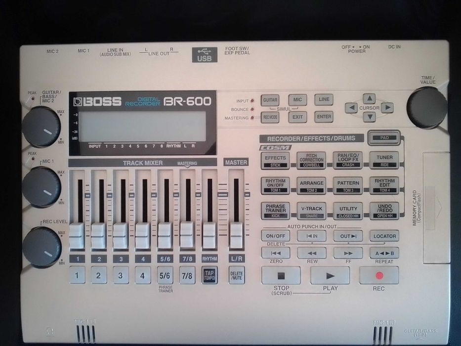 Vendo gravador digital BR-600 da Boss + microfone PL-80c da EV