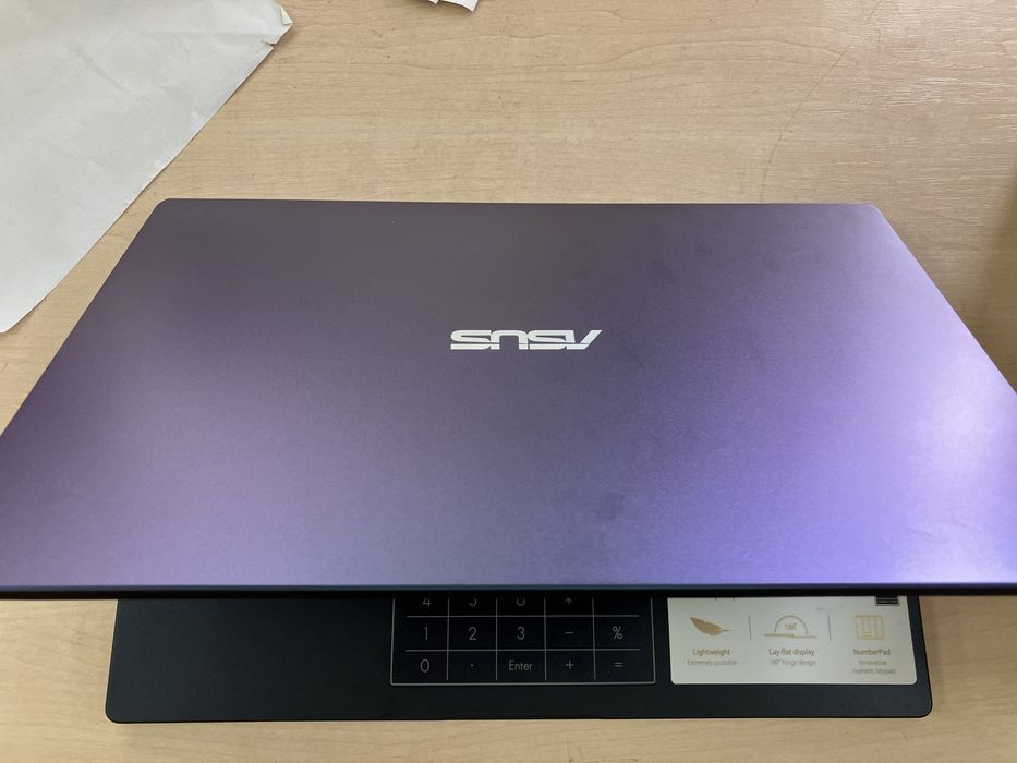 ASUS E410MA ноутбук у гарному стані з Windows 11