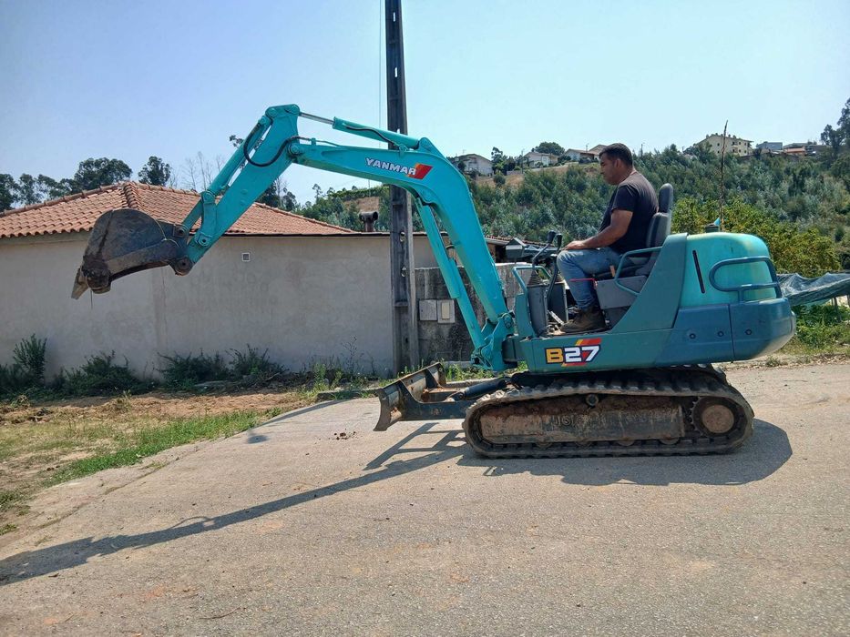 mini giratória yanmar B27
