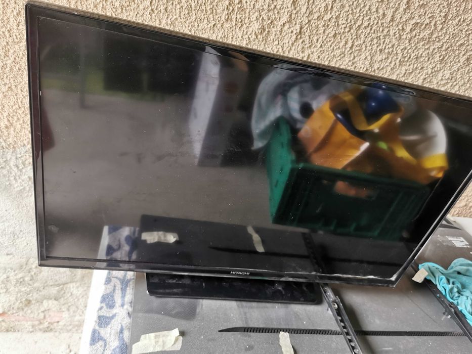 Vendo TV Hitachi avariada
