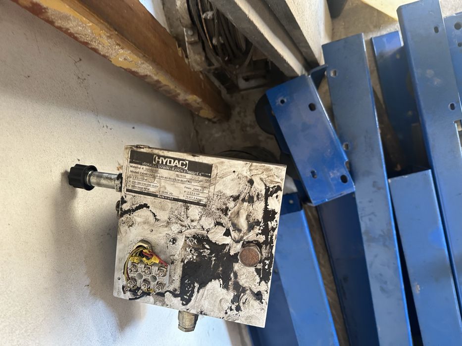 Підйомник автомобільний 2-х стійковий 4 т MAHA