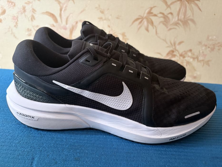 Кросівки бігові Nike AIR ZOOM VOMERO 16 (45.5)