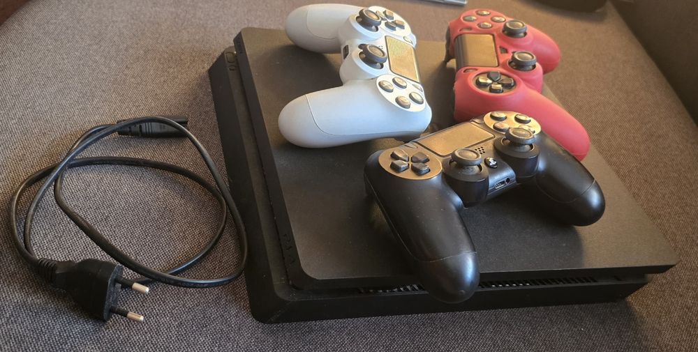 PS4 slim 1000GB/1TB  c/caixa original