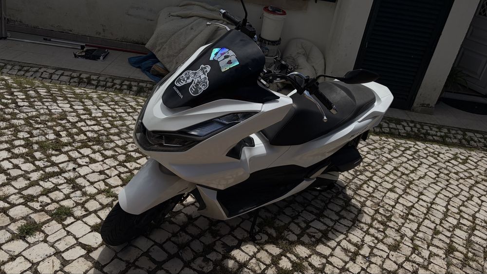 Honda PCX 2022 pronta a anda