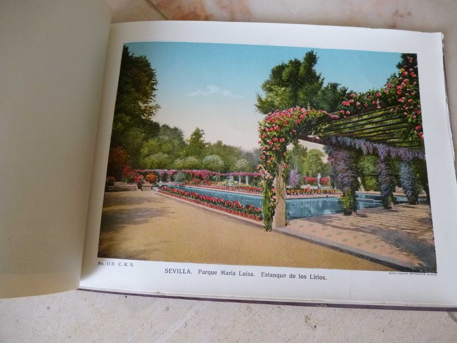 Livro com 20 fotos postais de Sevilha