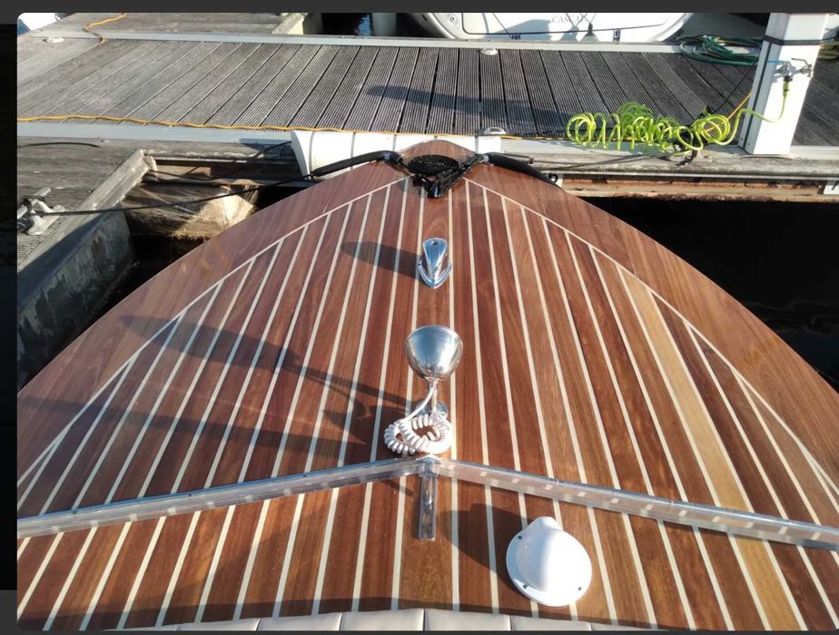 Barco de fibra e madeira motor Volvo Penta V6