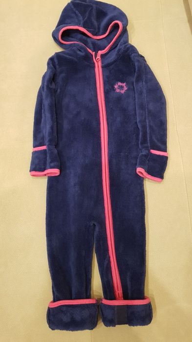 Продам плюшевые комбинезоны для девочки.