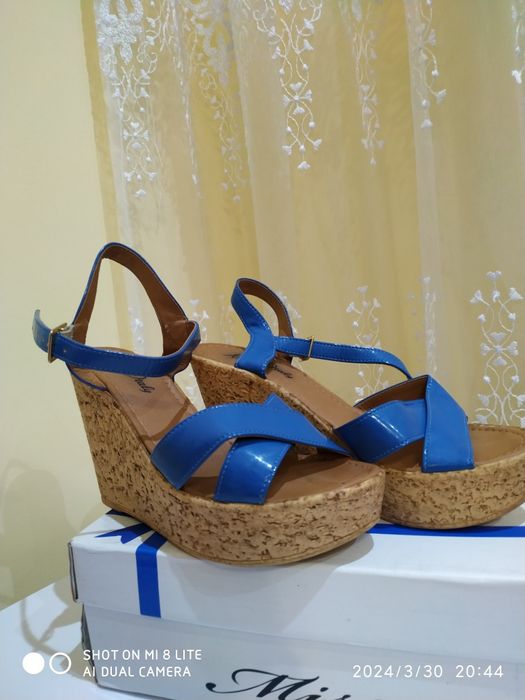 Босоніжки жіночі