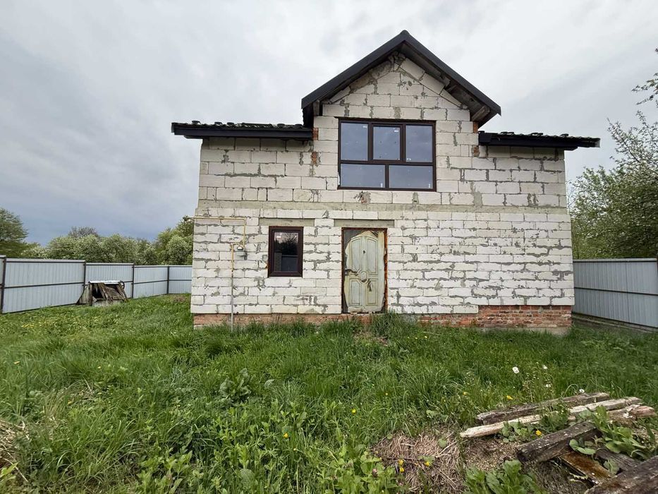Продаж будинку в м.Самбір, село Ваньковичі. (25 сот.)ОГОРОДЖЕНИЙ.