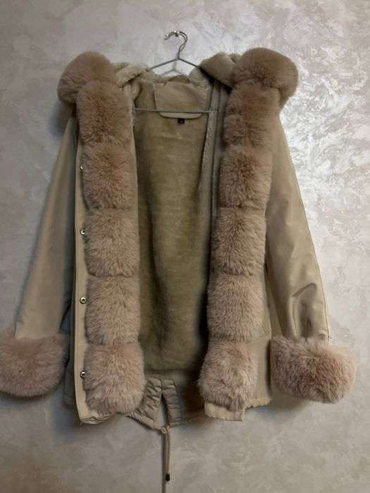 Парка в бежевому кольорі на 14-15р