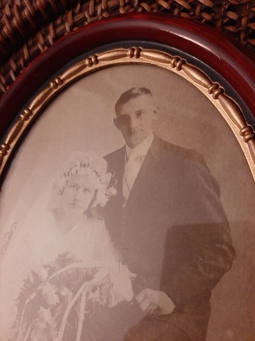 Moldura vintage oval de madeira a Estrear