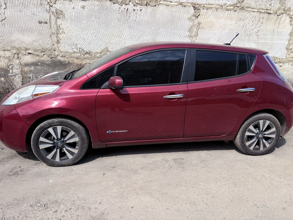 Сдам в аренду Nissan Leaf  Ниссан лиф 2013г. 300 км