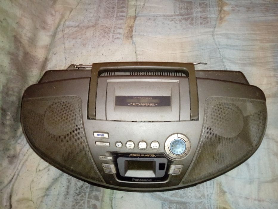 Продам терміново кому потрібен магнітофон, панасонік японець орігінал