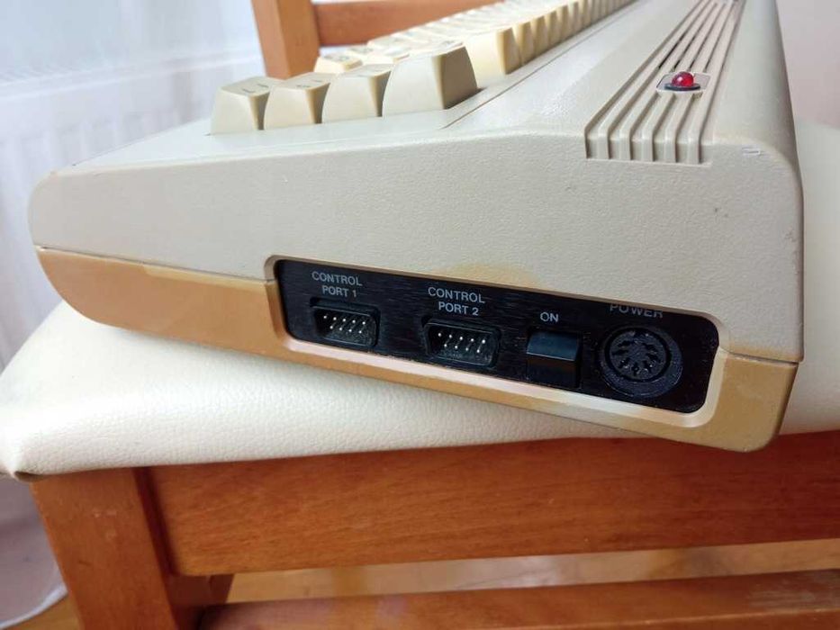 Retro komputer Commodore C64 Harbutowice • OLX.pl
