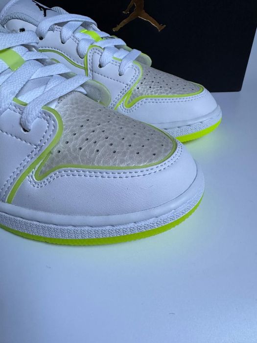 Nowe Sneakersy dziecięce AIR JORDAN 1 LOW SE 36,5